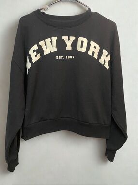 Modern Lux Black Sweatshirt with Cream "New York" Graphic